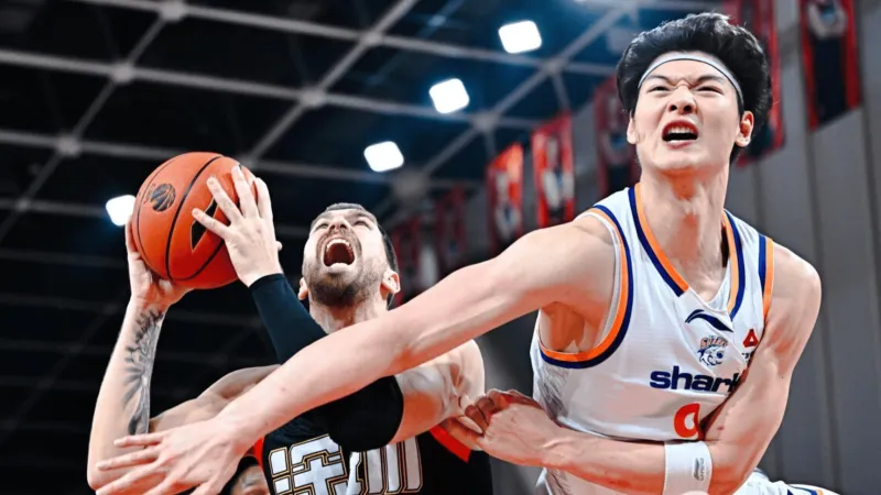 华体会体育-王哲林全场出战25分钟，投篮9中7得到14分5篮板2助攻3盖帽