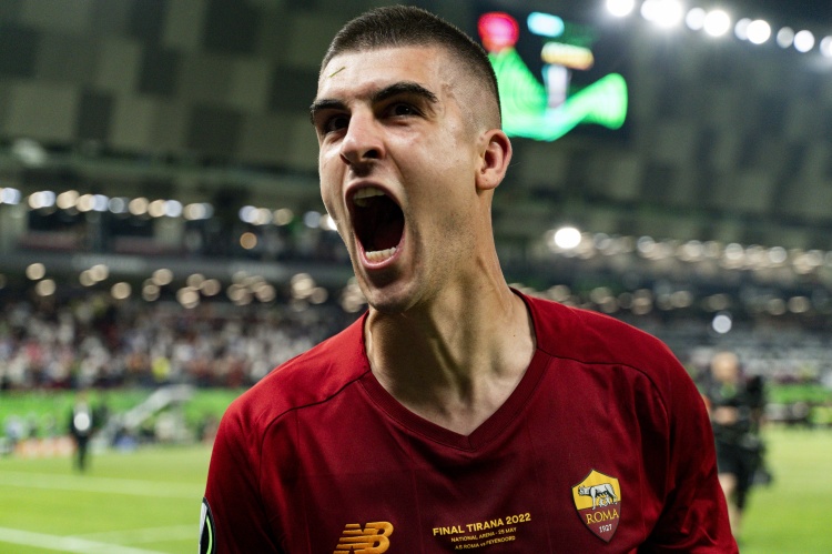 华体会体育-罗体：曼奇尼赛后怒摔面具发泄，此前还指责队友切利克未及时沟通