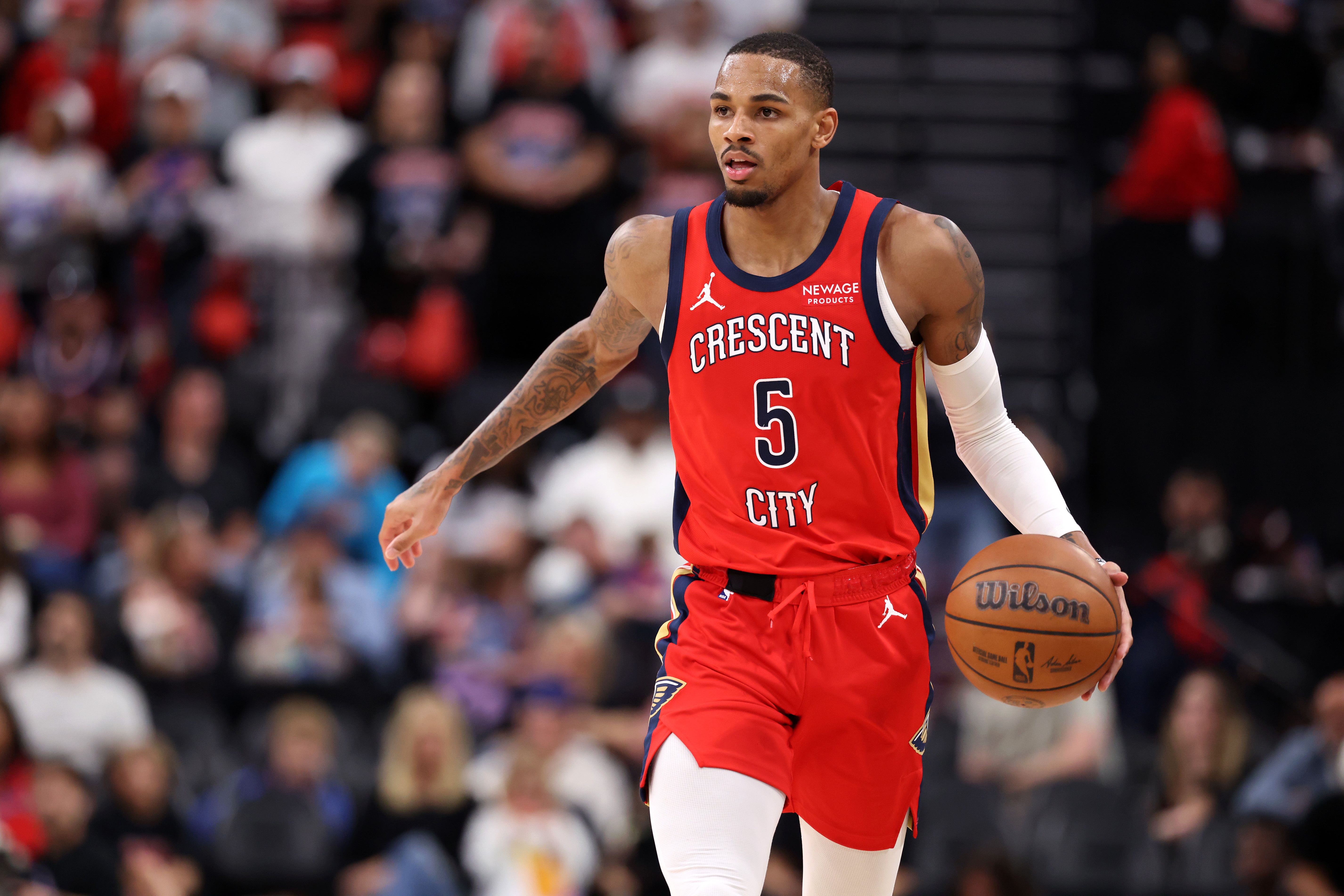 华体会官网-致命踩线自杀！德章泰·穆雷18中14空砍35分7板4助1断 三分5中4